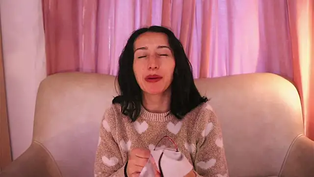 Ginevra esposito online show from 06-18-26, 12:21