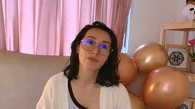 Snapshot of Ginevra_esposito chatting on 04-21-26, 12:45 Ginevra esposito online show from 04-21-26, 12:45