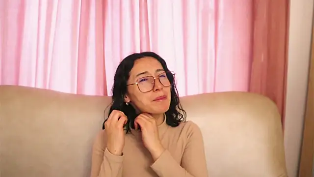 Snapshot of Ginevra_esposito chatting on 05-22-26, 01:20 Ginevra esposito online show from 05-22-26, 01:20