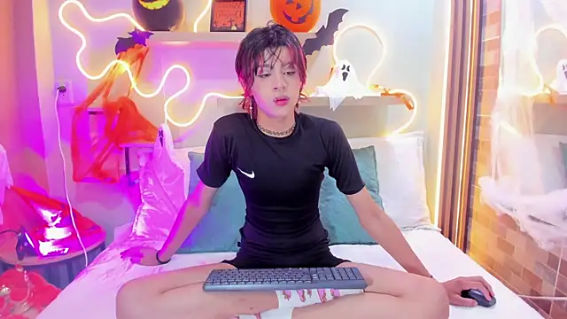 Dan Copers online show from 10-28-25, 01:54