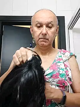 Emily de Carla online show from 10-31-25, 07:27