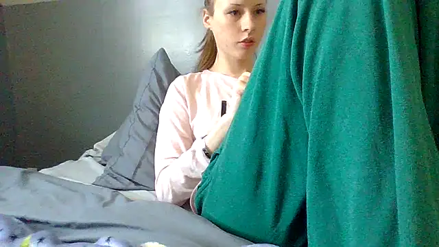 sarah2007 online show from 12-04-25, 06:18