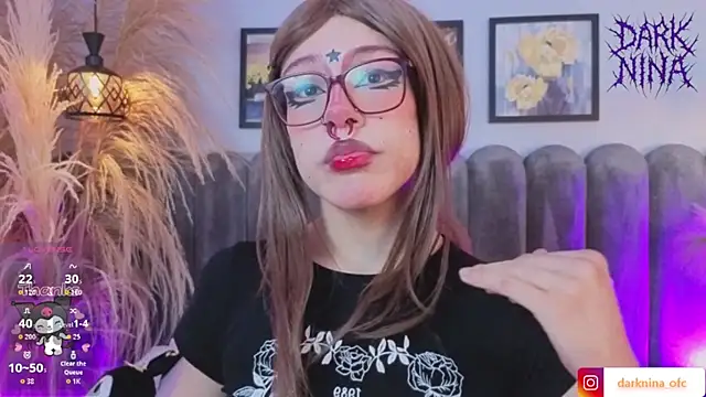 Snapshot of Dark_nina_ chatting on 02-10-26, 03:49 Dark nina online show from 02-10-26, 03:49