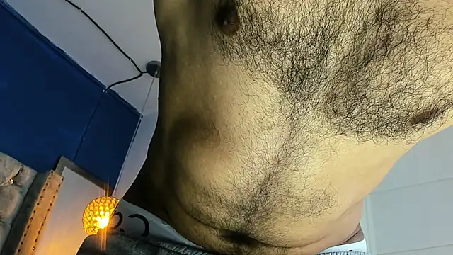 Snapshot of latinhotmuscle chatting on 05-06-26, 08:57 latinhotmuscle online show from 05-06-26, 08:57