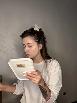 Snapshot of vexlana chatting on 10-17-25, 12:29 vexlana online show from 10-17-25, 12:29