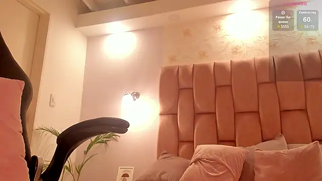 Snapshot of aishathornee chatting on 01-18-26, 01:14 aishathornee online show from 01-18-26, 01:14