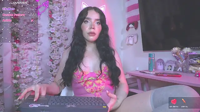 Snapshot of victoriabb28 chatting on 07-24-26, 04:08 victoriabb28 online show from 07-24-26, 04:08