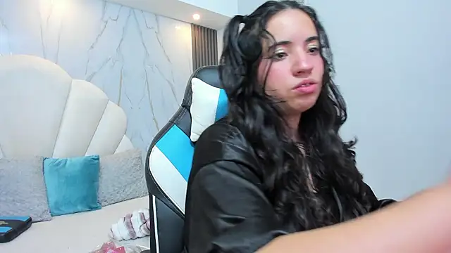 Nicol Chang online show from 02-19-26, 01:30