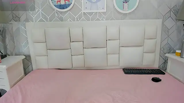 naia cox online show from 01-07-26, 03:44