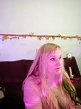 Snapshot of XHelenaX90 chatting on 11-13-25, 08:13 XHelenaX90 online show from 11-13-25, 08:13