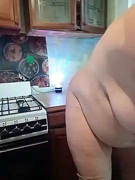 Snapshot of XHelenaX90 chatting on 02-21-25, 03:32 XHelenaX90 online show from 02-21-25, 03:32