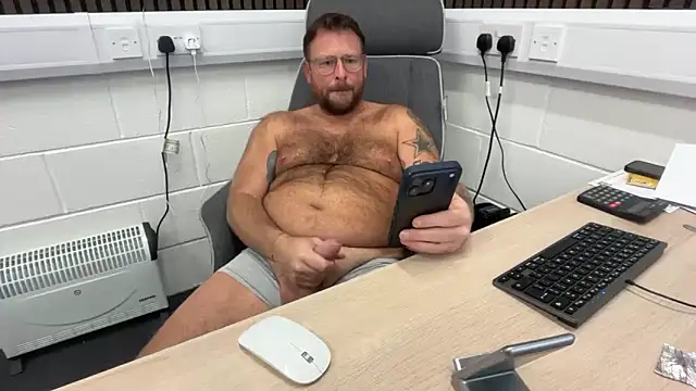 Snapshot of bilf1978 chatting on 05-20-26, 04:15 bilf1978 online show from 05-20-26, 04:15