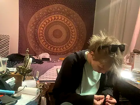 XanderOzzz online show from 11-17-25, 08:18