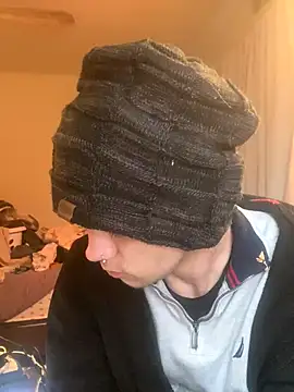 XanderOzzz online show from 12-18-25, 05:39