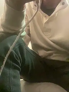 XanderOzzz online show from 12-17-25, 01:43