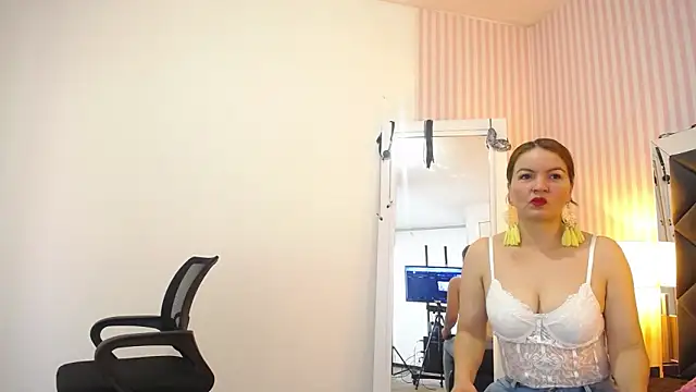 ViictoriaJones  online show from 12-18-25, 12:31