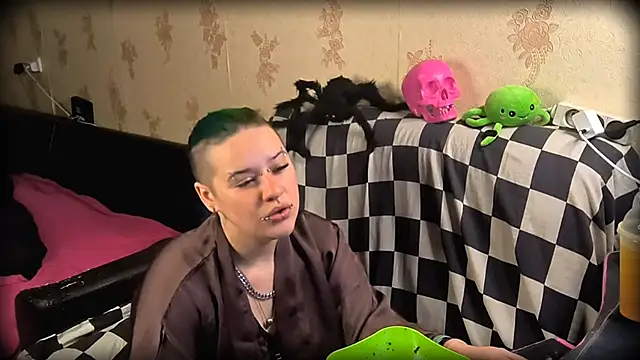 NeonNectar  online show from 11-30-25, 05:03