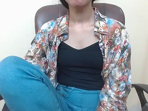 smallcuute online show from 09-15-25, 09:32