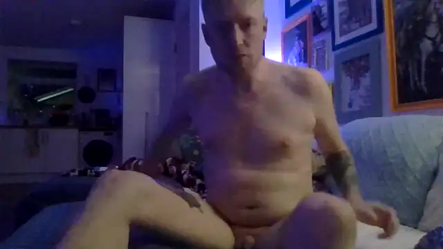 Snapshot of GibgerDave chatting on 10-07-25, 07:04 GibgerDave online show from 10-07-25, 07:04