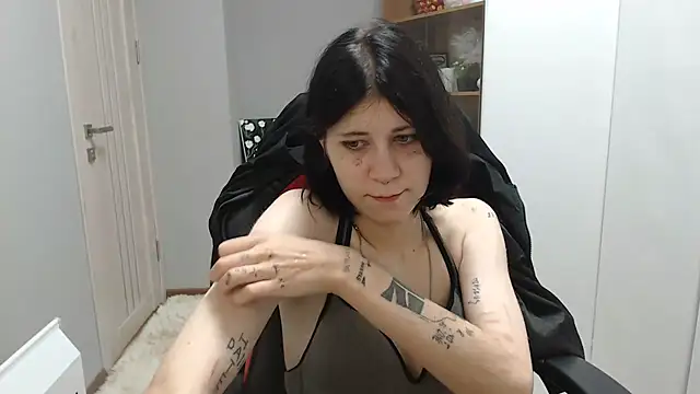 TinaQuiin online show from 09-28-25, 08:10
