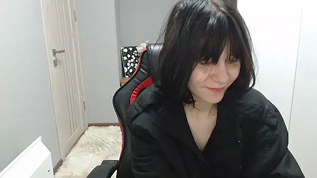 TinaQuiin online show from 10-18-25, 08:05