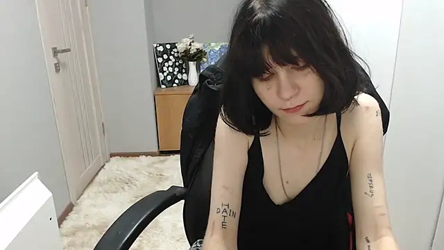TinaQuiin online show from 10-17-25, 08:06