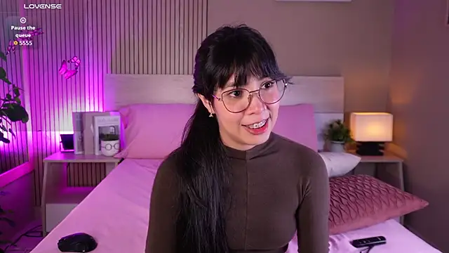 aprilqueenie online show from 05-30-26, 07:52