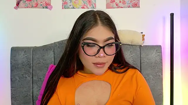 Snapshot of Vale_Walker chatting on 06-19-26, 02:17 Vale Walker online show from 06-19-26, 02:17