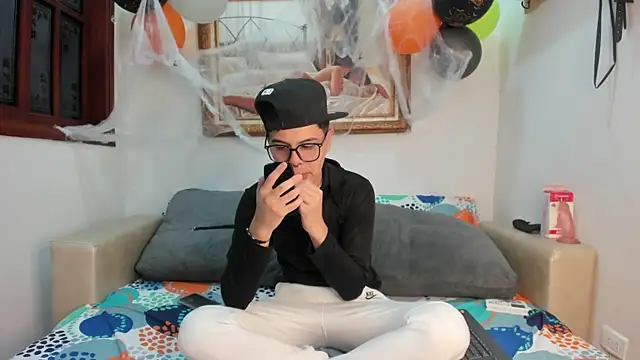 Felipe Cold online show from 10-28-25, 02:34