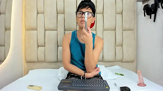 Felipe Cold online show from 10-15-25, 02:21
