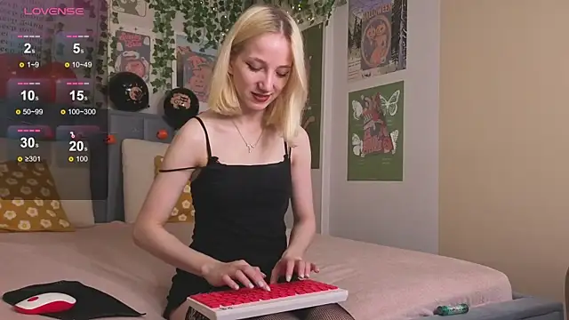 EmmaNovak online show from 10-28-25, 12:15