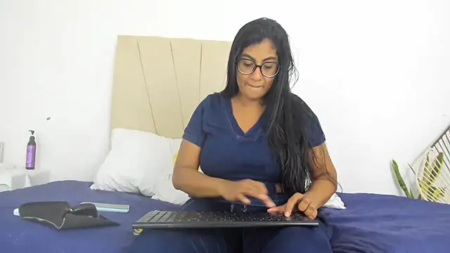  Miaa khalifa  online show from 10-02-25, 12:08