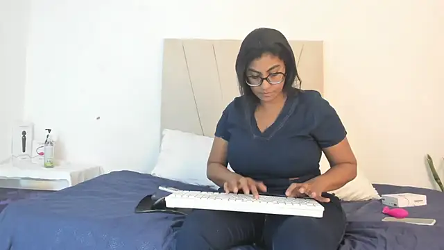  Miaa khalifa  online show from 10-01-25, 11:36