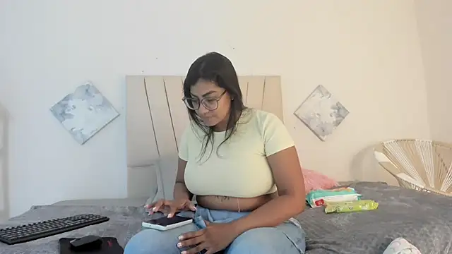  Miaa khalifa  online show from 03-06-26, 12:11