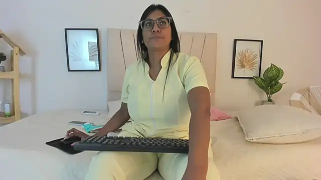  Miaa khalifa  online show from 02-10-26, 12:26