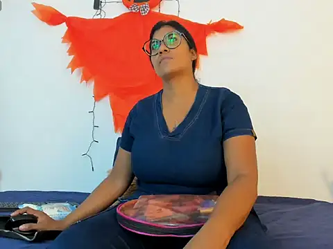  Miaa khalifa  online show from 10-20-25, 12:17