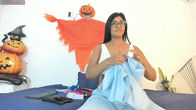  Miaa khalifa  online show from 10-22-25, 12:04