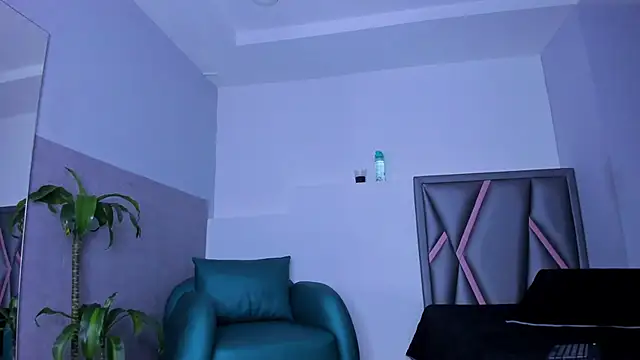 Snapshot of aurora_tziu chatting on 09-18-25, 04:04 aurora tziu online show from 09-18-25, 04:04