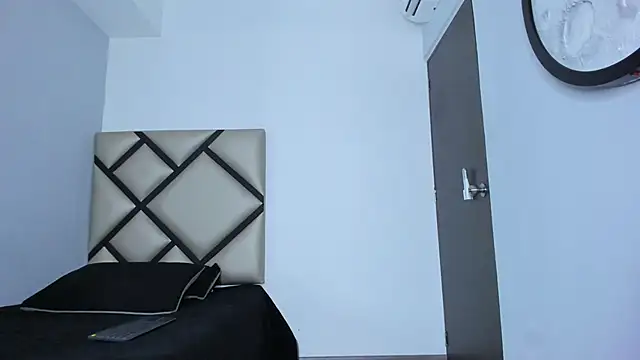 Snapshot of aurora_tziu chatting on 09-25-25, 03:56 aurora tziu online show from 09-25-25, 03:56