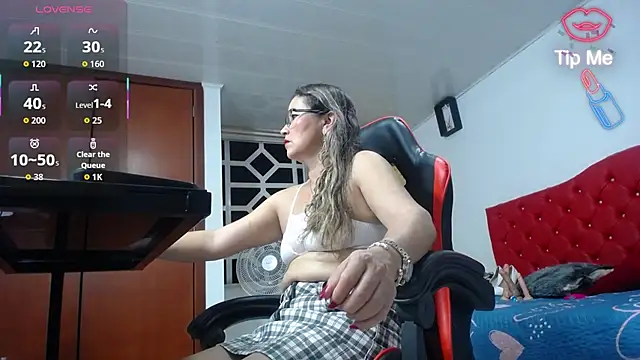 Snapshot of noelia_milf19 chatting on 05-28-26, 01:57 noelia milf19 online show from 05-28-26, 01:57