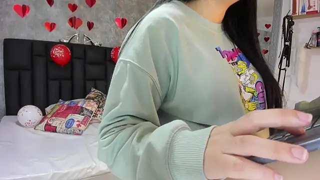 Snapshot of crystaldarliing chatting on 02-12-26, 01:22 crystaldarliing online show from 02-12-26, 01:22