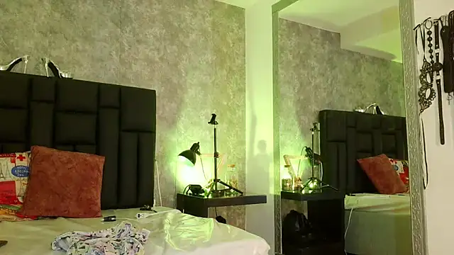 crystaldarliing online show from 04-11-26, 07:39