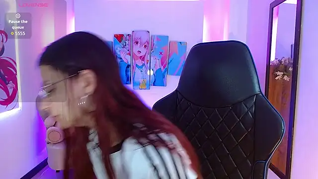 AlanaGarcia19 online show from 12-18-25, 12:09