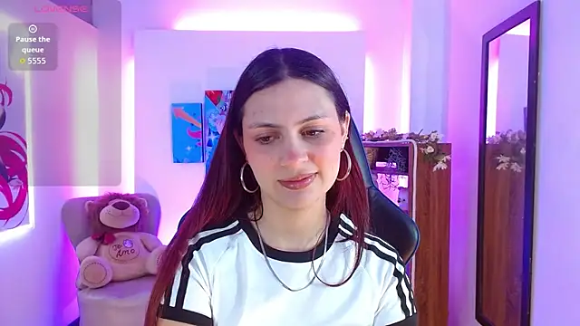 AlanaGarcia19 online show from 12-15-25, 12:00