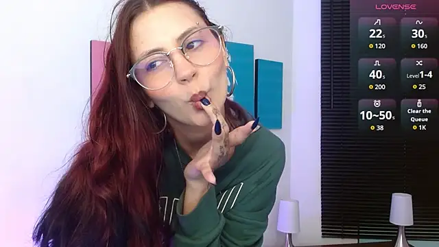 AlanaGarcia19 online show from 10-14-25, 11:55