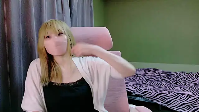 Snapshot of miyu0002 chatting on 09-28-25, 01:40 miyu0002 online show from 09-28-25, 01:40