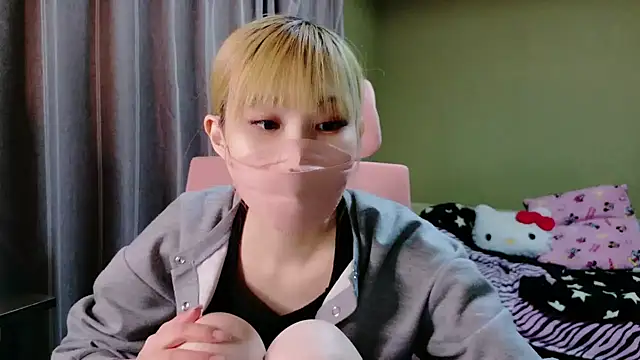 Snapshot of miyu0002 chatting on 10-16-25, 03:09 miyu0002 online show from 10-16-25, 03:09