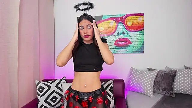 leyah  online show from 10-31-25, 01:52