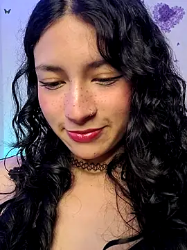 Snapshot of Danly_ chatting on 11-28-25, 03:28 Danly online show from 11-28-25, 03:28