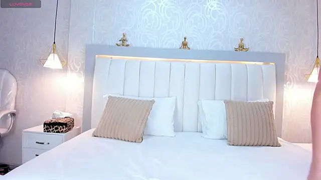Snapshot of LinaLanm chatting on 10-22-25, 04:12 LinaLanm online show from 10-22-25, 04:12